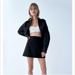 NWT Zara Mini Skirt with Front Seam Size Medium Work Short‎ Classic Fit Basic